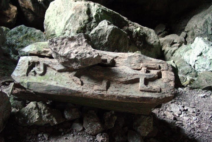 The coffins of Sagada. (Courtesy of doctorontravel.com)