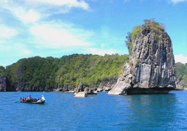 Come on over to Caramoan! Before its virgin allure disappears forever. 