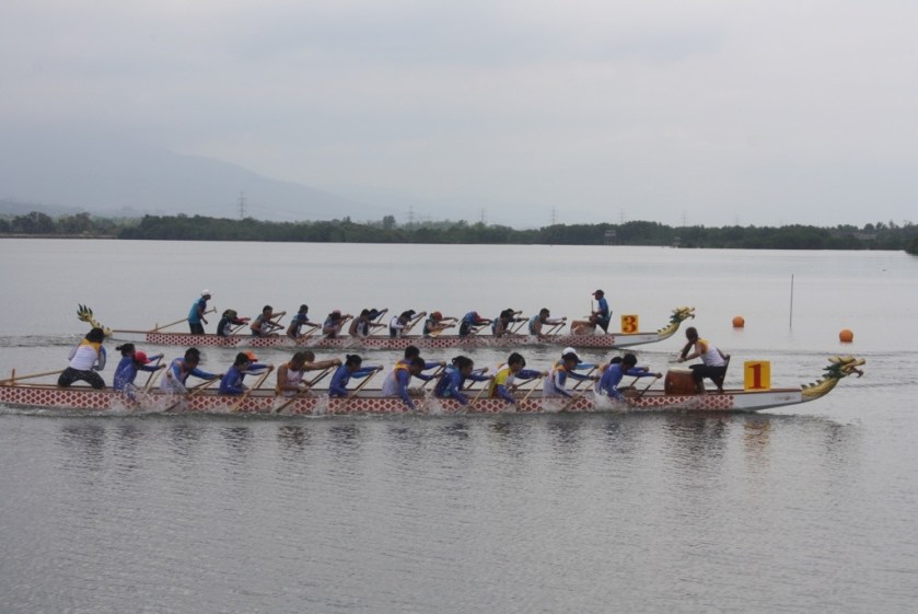 neck-to-neck paddle action